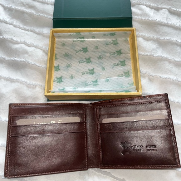 100% Leather- Men’s Wallet And Women’s Satchels And Carry-on Purses - Picture 2 of 16